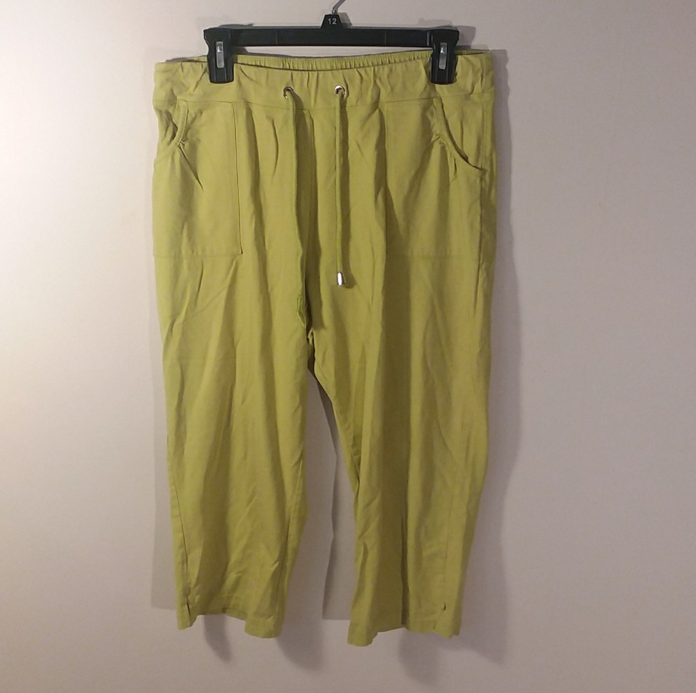 AA517. Toni B. Greenish  capri's, med. Tie waist